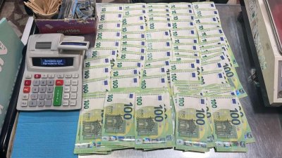 Акция &bdquo;Купен вот&rdquo;: Иззеха близо 100 000 евро, лични карти и агитационни материали, хотелиер е задържан (ОБЗОР)