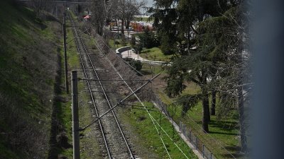 Пътнически влак дерайлира край Мъглиж