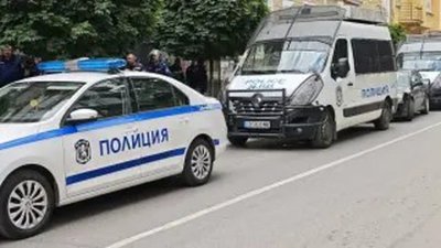 Екшън в София: Жена обра с лютив спрей офис за разплащания, а с пистолет - банков клон