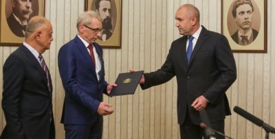 Радев изпличка предизборно: ПП-ДБ още в е сглобка с Борисов и Пеевски!