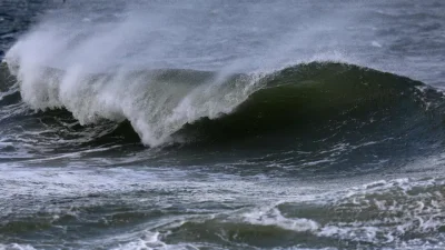 Морето изхвърли крило на боен дрон на бургаски плаж