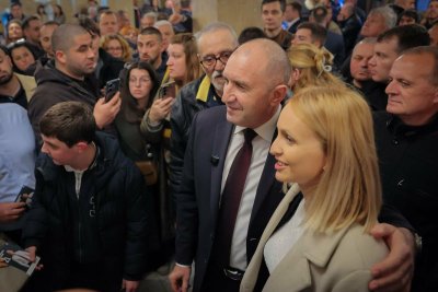 Половин милион евро дарили фенове на Радев за кампанията му