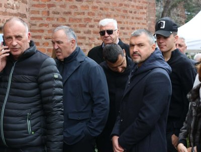 Футболният елит и още стотици близки и приятели изпратиха Боби Михайлов (СНИМКИ)