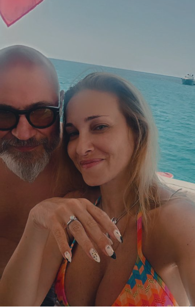 Алекс Раева забременяла само месец след като срещнала мъжа си