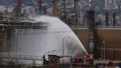 Иран удари за втори път най-голямата рафинерия в Израел