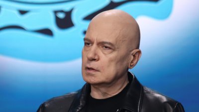 Слави пита Йотова: Като какъв Гюров е в Украйна?