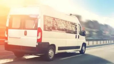 Бележка с телефонен номер трогна собственик на бус в Русе