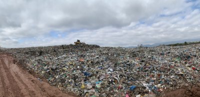 Долни Богров пред екокатастрофа: Тонове боклуци се изсипват край езерата