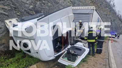 Пиян тираджия се обърна в Прохода на Републиката