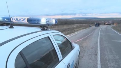 Ужас без край: Кола с 5 израелки се вряза в тир край сeло Хитово, едната загина на място 