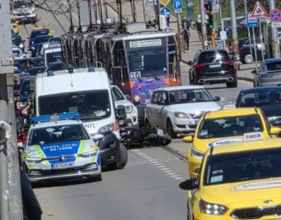 Моторист катастрофира в София