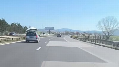 Опасен инцидент на АМ &bdquo;Хемус&ldquo;: Матрак изхвърча от автомобил