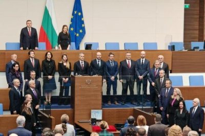 Министрите на Гюров подадоха декларации за несъвместимост