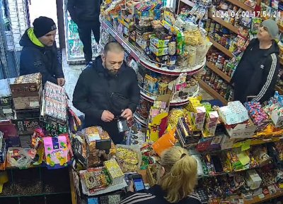 Първо в Lupa.bg: Ченге отърва магазинерка от побой (СНИМКИ)