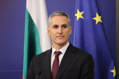 Гюров поздрави католическата и арменската общности у нас с Великден