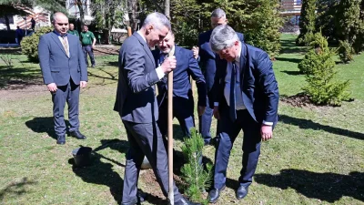 Гюров хвана лопатата