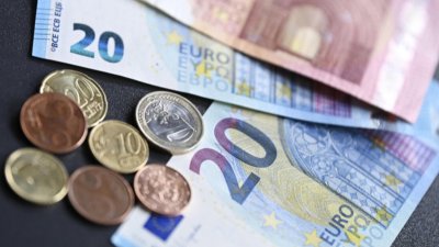 От днес изплащат пенсиите заедно с Великденските добавки