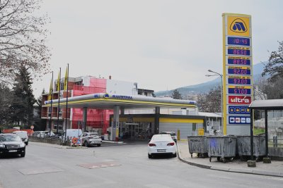 У комшиите: След като намали ДДС върху горивата, Мицкоски свали и акциза