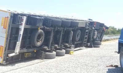 Пиян турски тираджия обърна камиона си в Прохода на Републиката