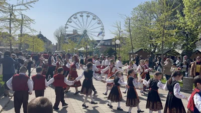 В Поморие празнуват Великден с кръшни хора и ароматни козунаци