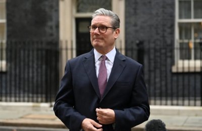 Стармър тръгна на обиколка в Близкия изток, говори за отваряне на Ормузкия проток 