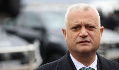 Купувачите на гласове тръгнаха и по училищата