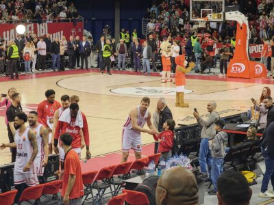 Везенков триумфира в Евролигата пред Стоичков