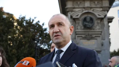 СКАНДАЛ: Радев си изпусна нервите, крещи на журналистка