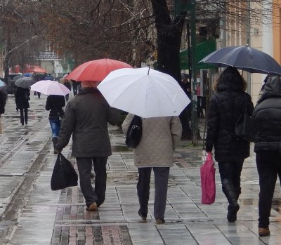 Времето днес &ndash; дъждовно и хладно, чака се сняг в планините