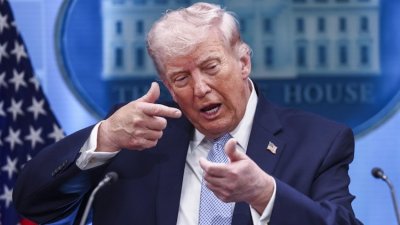 Тръмп: Американските сили разчистват Ормузкия проток