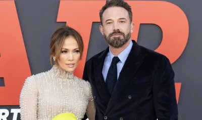 Бен Афлек подари на Дженифър Лопес неговата част от имението им