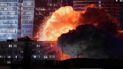 Иран атакува Израел часове след примирието, обявено от Тръмп 