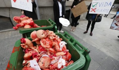 Испанското правителство одобри предложение за включване на правото на аборт в конституцията