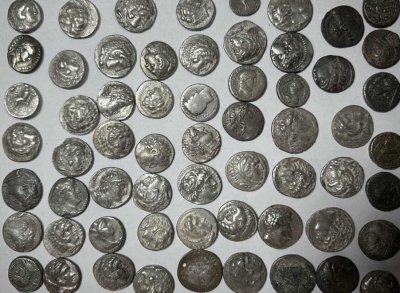Иззеха 34 монети от иманяр, задържан край Ветрен