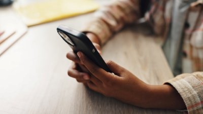 Гърция също забранява социалните мрежи за деца до 15 г.