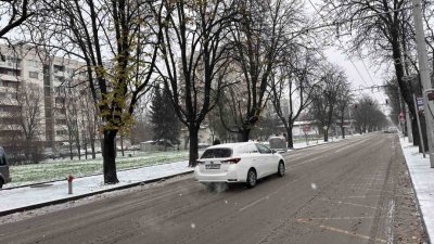 Априлски сняг изненада Русе