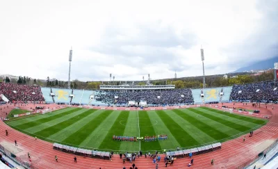 Доближаваме се до традицията: Първо изкупуват билетите, а след това бързат да си тръгнат!