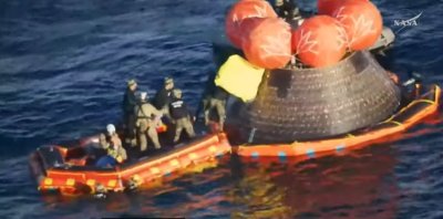 Астронавтите от "Артемис II" се завърнаха на Земята след историческа мисия до Луната