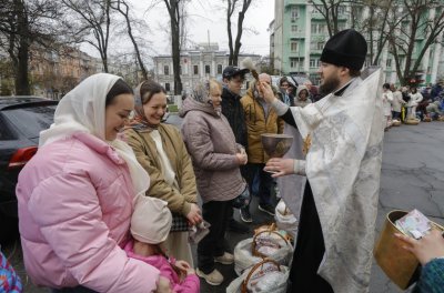 Русия и Украйна са в 32-часово примирие за Великден