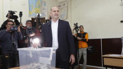 Румен Радев: Избирателната активност е единственият начин да удавим купения вот