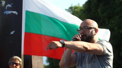 ВИДЕО: Мишо Шамара поздрави Радев: Бахти спрелия кавал!