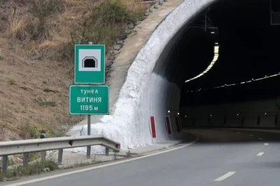 Камион аварира в тунел &bdquo;Витиня&ldquo; на &bdquo;Хемус&ldquo;, движението е затруднено 