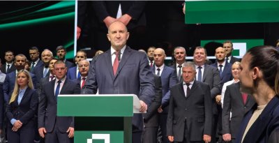 Плаща ли Радев по 15 евро на клети статисти да напълнят "Арена 8888" утре?