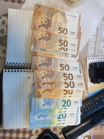 Задържаха трима с готови бюлетини за гласуване 