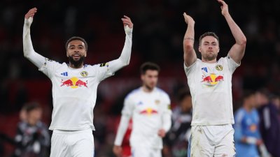 Груев и Лийдс "сапунисаха" Ман Юнайед насред "Трафорд"