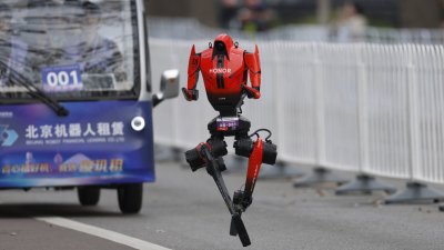 Робот надбяга хората и постави световен рекорд (ВИДЕО)