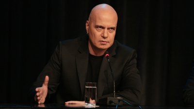 Слави не се показа как гласува