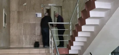 Сакатлък по време на избори: Двама от РИК в Благоевград заседнаха в асансьор, единият е ранен