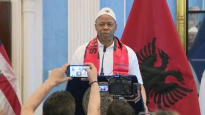 Бивш кмет на Ню Йорк стана албанец (ВИДЕО)