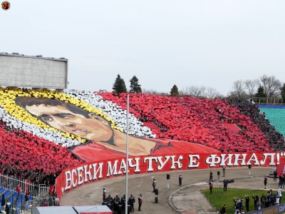 "Червените" и "сините" хореографии (СНИМКИ)